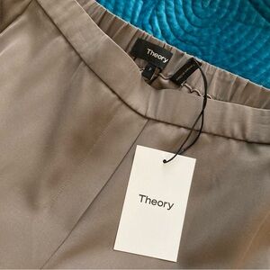 THEORY - 100% Silk wide leg pull on pant.